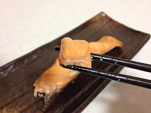 サーモンをひと口