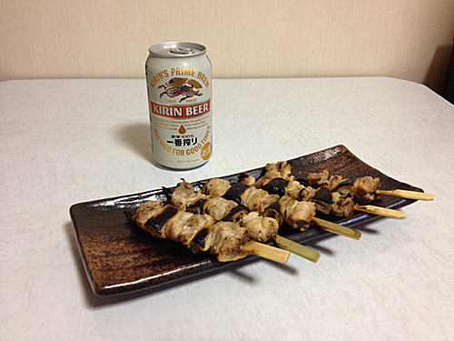焼きとり（ねぎもも串）とビール