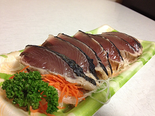 鰹のたたき　アップ