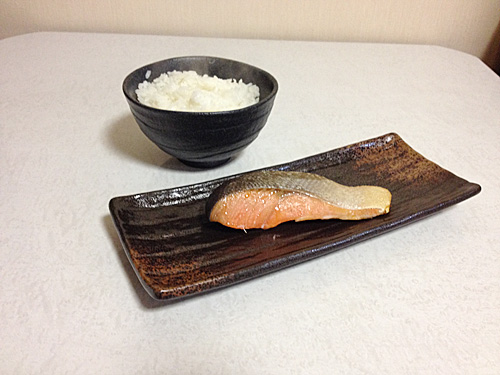 ごはんと紅鮭切り身