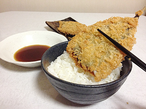 アジフライをごはんと一緒に