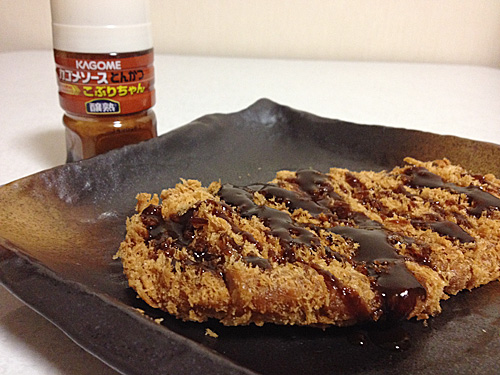 トンカツソースをかけたトンカツ