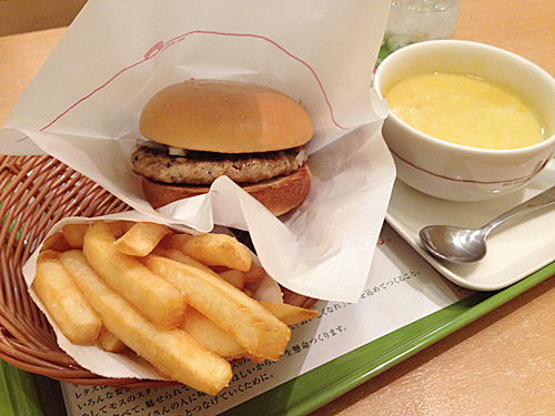 モスバーガー　とびきりハンバーグサンド＋ポテトSセット　アップ
