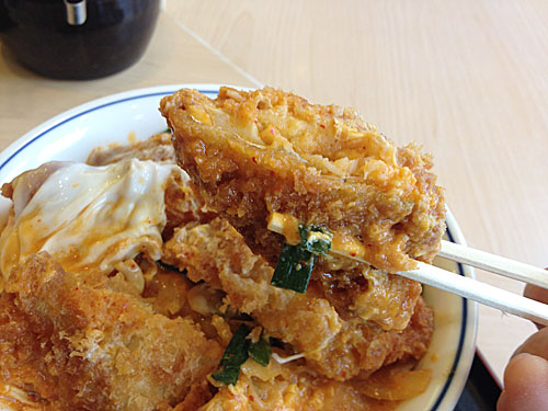 海鮮カツ丼　タラのフライ
