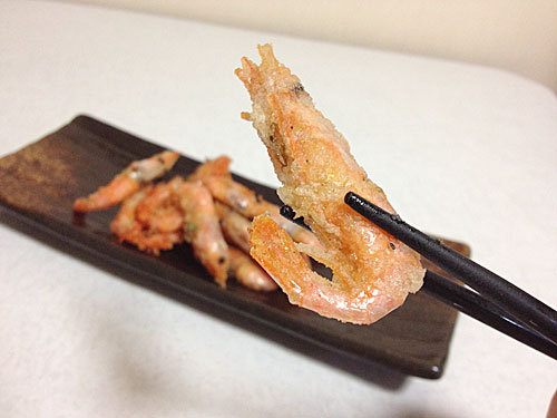 エビの唐揚げをひと口