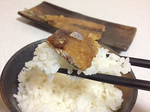 サンマ南蛮をごはんと一緒に