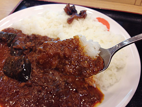 麻婆カレーをひと口