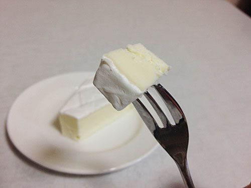 白カビチーズをひと切れ