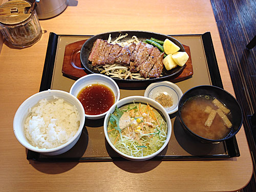 やよい軒　ビーフステーキ定食