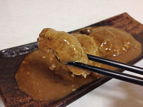 ポークハンバーグをひと口