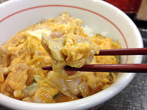 親子丼の鶏肉と玉子