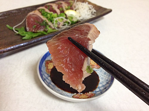 かつおのタタキをひと切れ