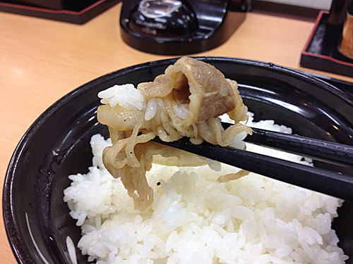 牛バラ野菜焼をごはんと一緒に