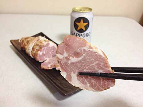 黒ラベルを飲みながらハム