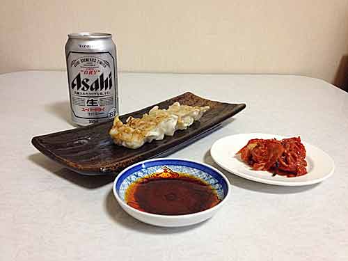 餃子＋キムチとアサヒ スーパードライ