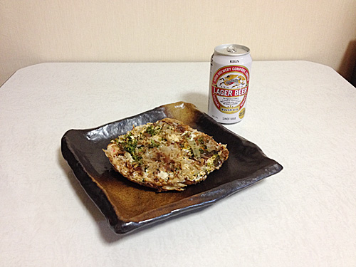お好み焼き（豚玉）とキリンのラガービール