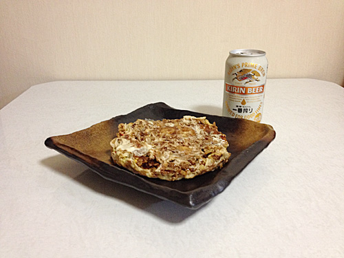 お好み焼き（イカ玉）とキリン一番搾り