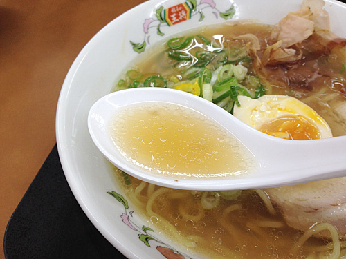 日本ラーメン　スープ