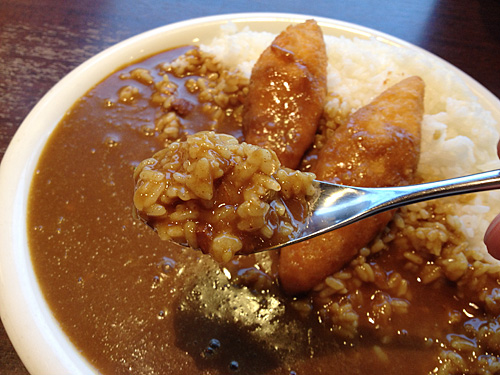 カレーをひと口
