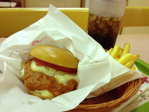 モスバーガー　リッチモスチーズバーガー ゴルゴンゾーラチーズソース　アップ