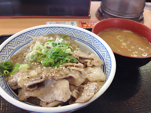 吉野家　ねぎ塩ロース豚丼＋とん汁　アップ