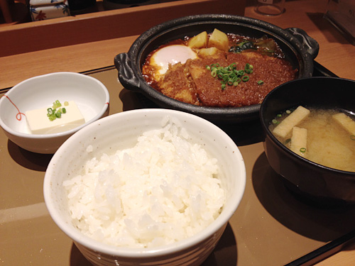 やよい軒　味噌かつ煮定食　アップ