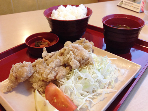 ジョイフルの若鶏の唐揚げ定食　アップ