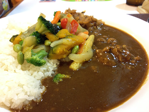 すき家　チキンと彩り野菜カレー　アップ