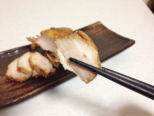 豚の角煮を一切れ