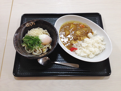 はなまるうどん　温玉ぶっかけ＋カレー