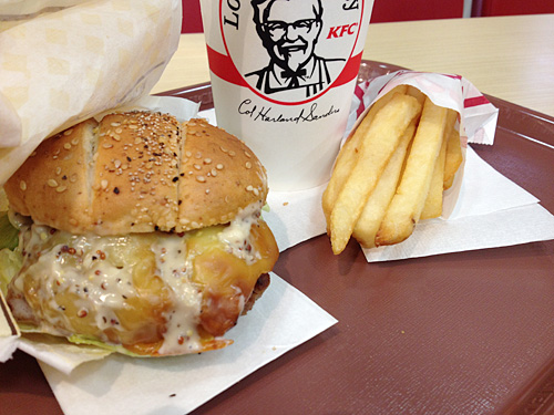ケンタッキーフライドチキン　焼きチーズハンバーグサンド　アップ