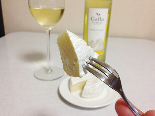 Gallo Family Vineyards Chardonnay 2013をカマンベールチーズ