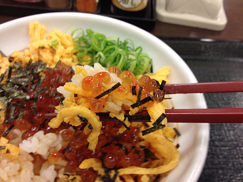なか卯　天然いくら丼