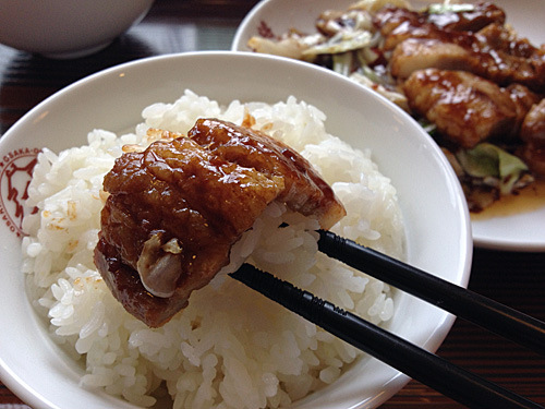 ステーキ回鍋肉をごはんと一緒に