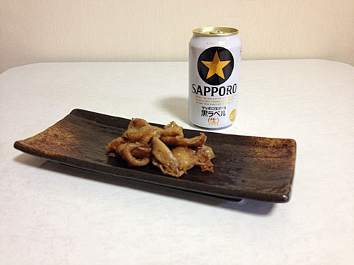 鶏皮モツ煮とサッポロ黒ラベル