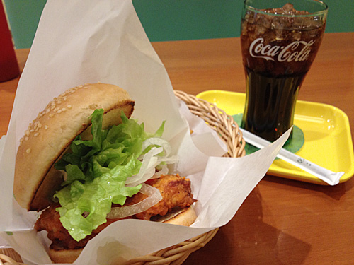 フレッシュネスバーガー　ホットクリスピーチキンバーガー　アップ