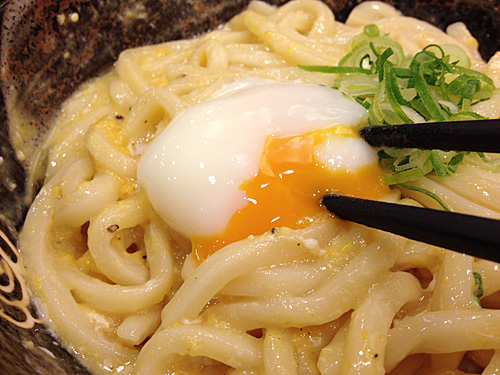 ダブルたまごの濃厚カルボナーラかま玉の温玉