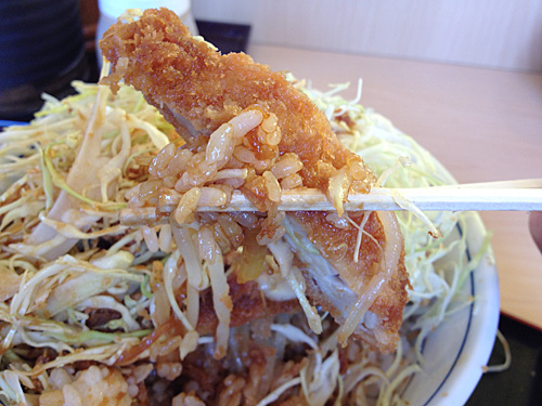増し増しやさいのチキンカツ丼のカツとごはん
