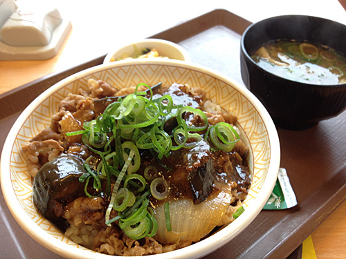 すき家　マーボーナス牛丼　アップ