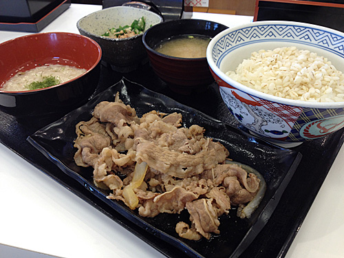 吉野家　麦とろ牛皿御膳　アップ