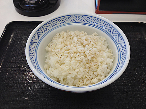 麦とろ牛皿御膳　変身前