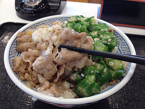 麦とろ牛皿御膳の牛肉