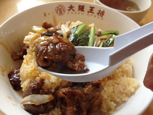 牛カルビ炒飯の牛カルビ