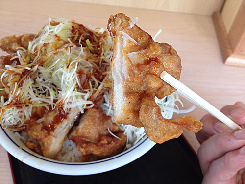 甘辛から揚げ丼の唐揚げ