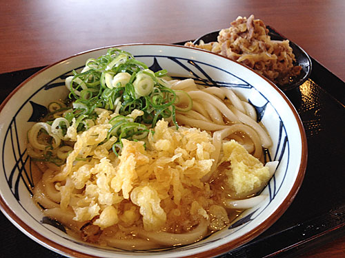 丸亀製麺　肉盛りうどん（かけ）　アップ