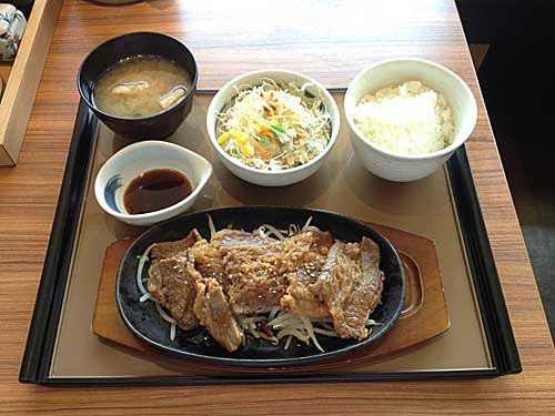 やよい軒　厚切りカルビ焼肉定食