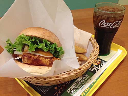 フレッシュネスバーガー　バターチキンカレーバーガー　アップ