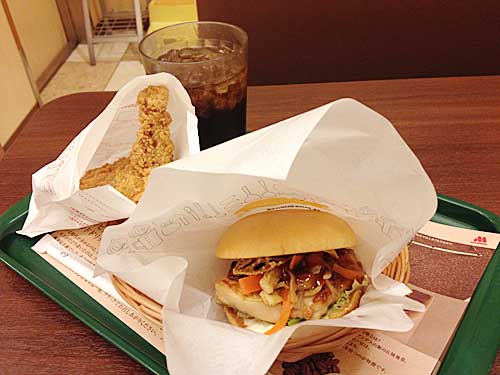 モスバーガー　パリパリれんこんチキンバーガー　アップ