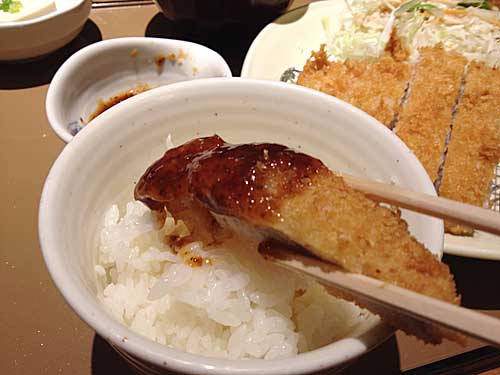 ごはんとロースとんかつ