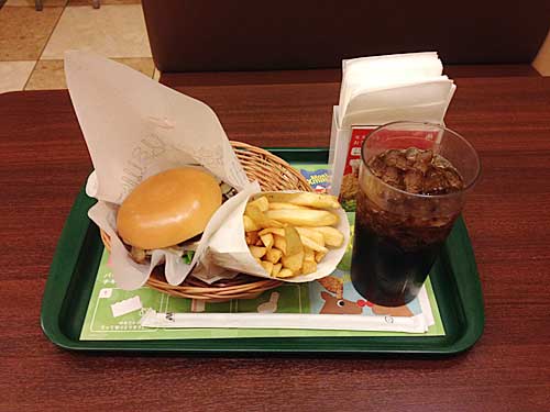 モスバーガー　とびきりハンバーグサンド 国産ベーコン＆チーズ